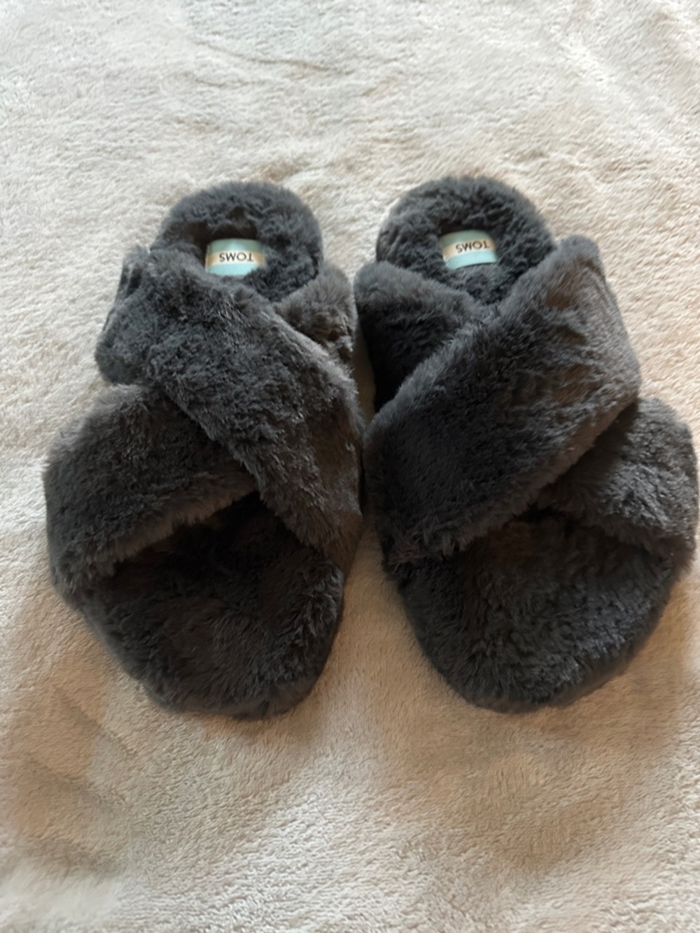 NWOT TOMS Susie Faux Fur Crisscross Slide Slippers in Forged Iron